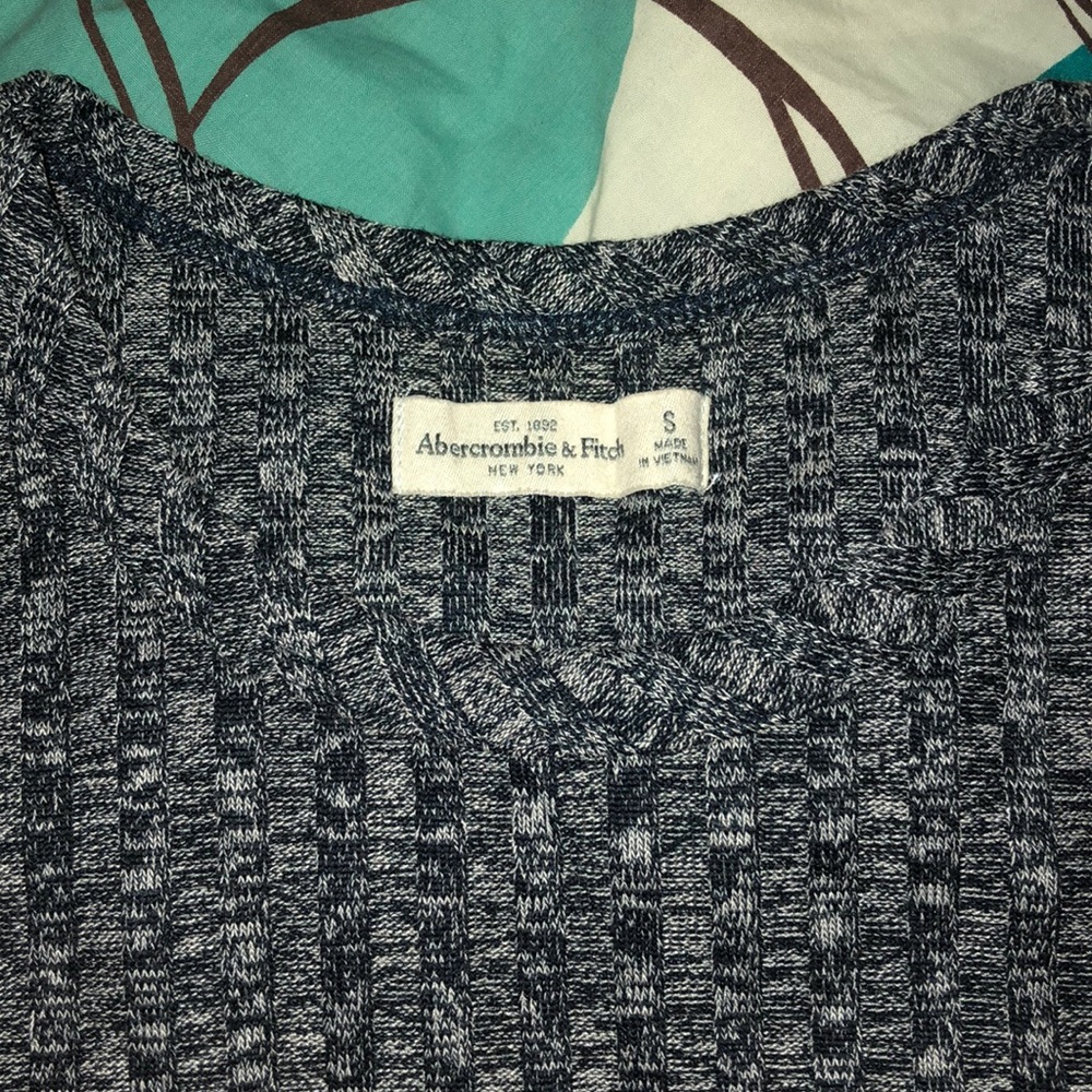 ๐SOLD๐ A&f crop top - Picture 2 of 2